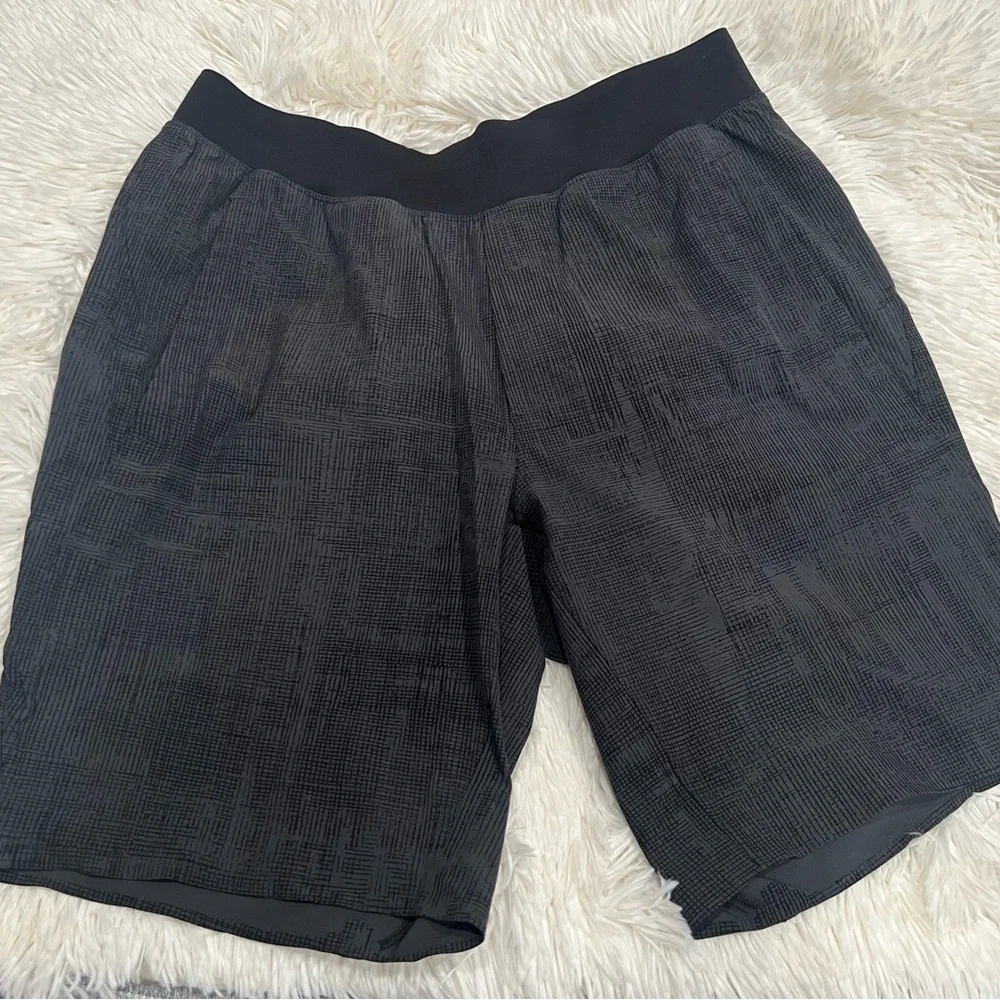 Lululemon Athletica men’s In mind shorts 9” grid lines deep black‎ size M